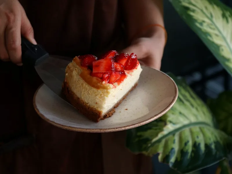 No-bake strawberry cheesecake served with fresh strawberries