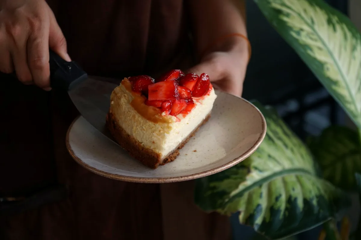 No-bake strawberry cheesecake served with fresh strawberries